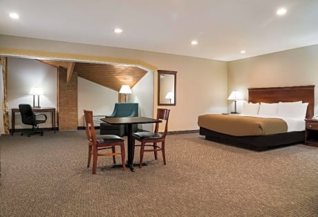 1 King Bed, Suite, Nonsmoking