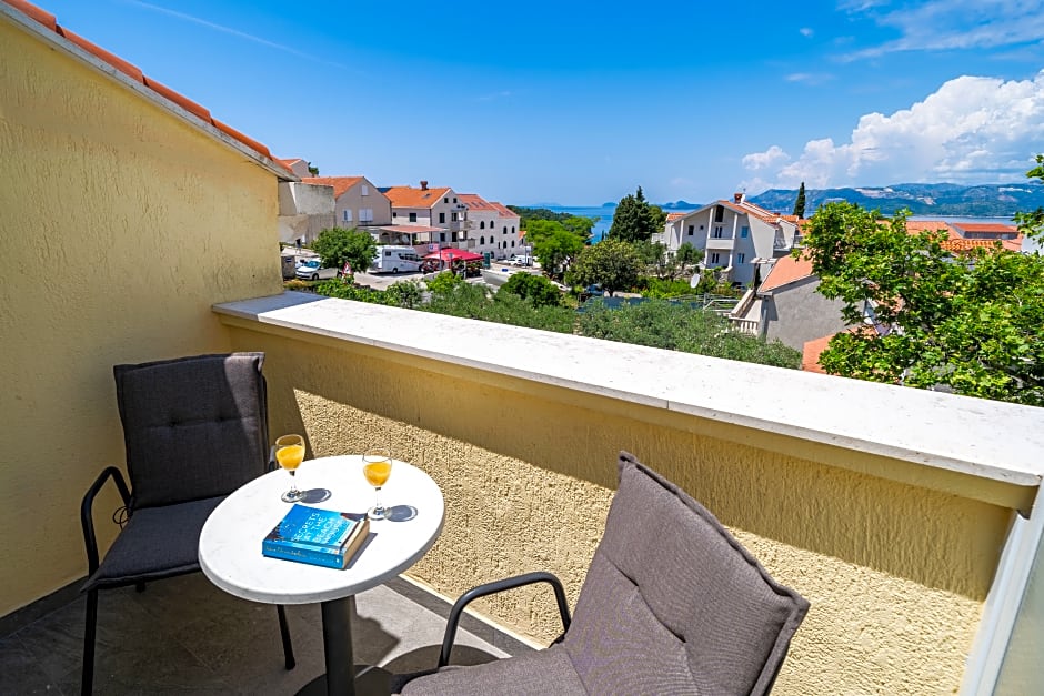 Bacan Serviced Apartments