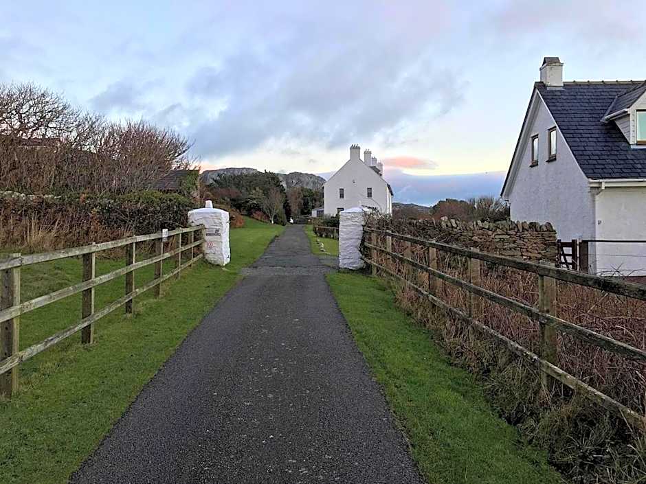 Sea and Mountain View Luxury Glamping Pods Heated