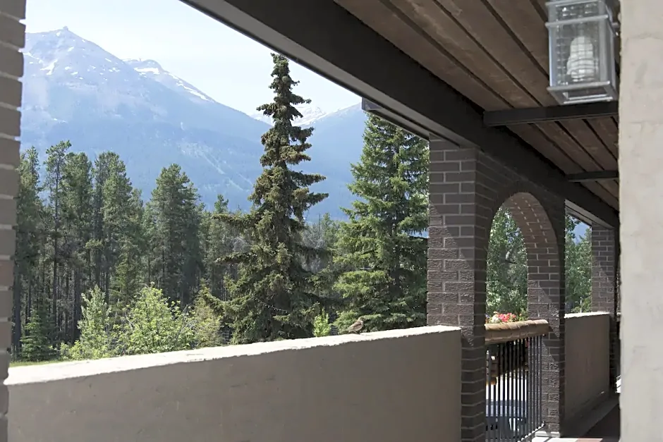 Maligne Lodge