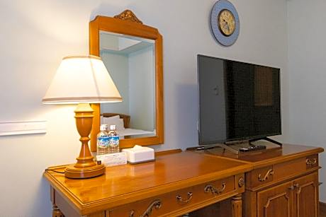 Twin Room - Non-Smoking
