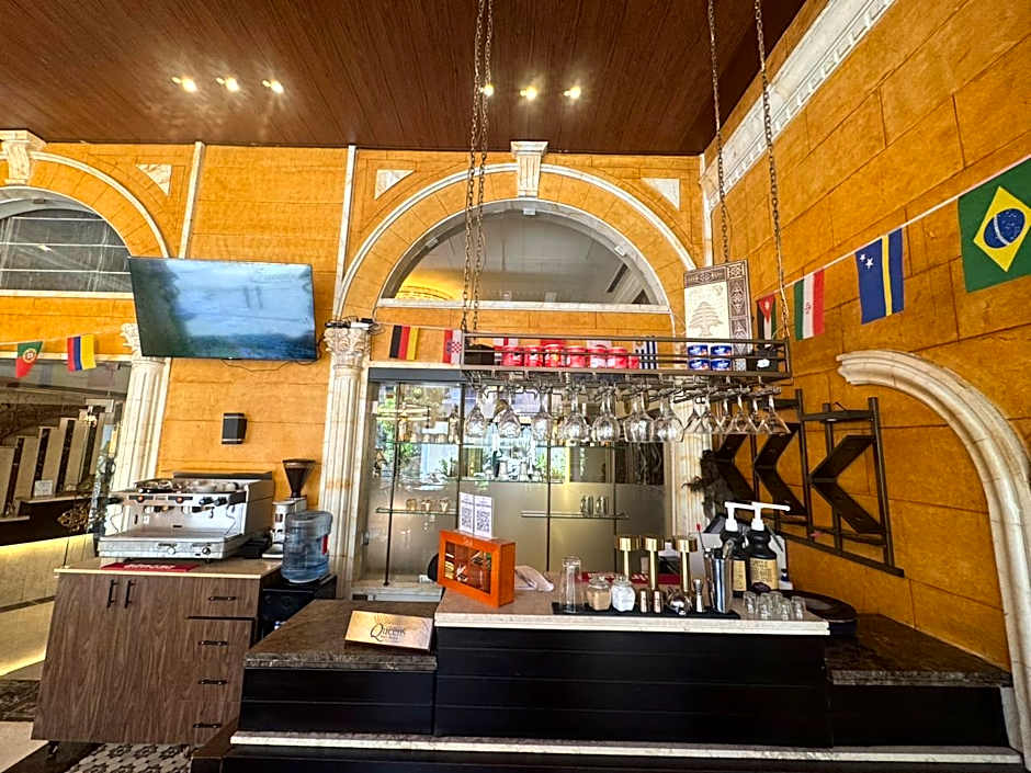 Queens Suite Hotel