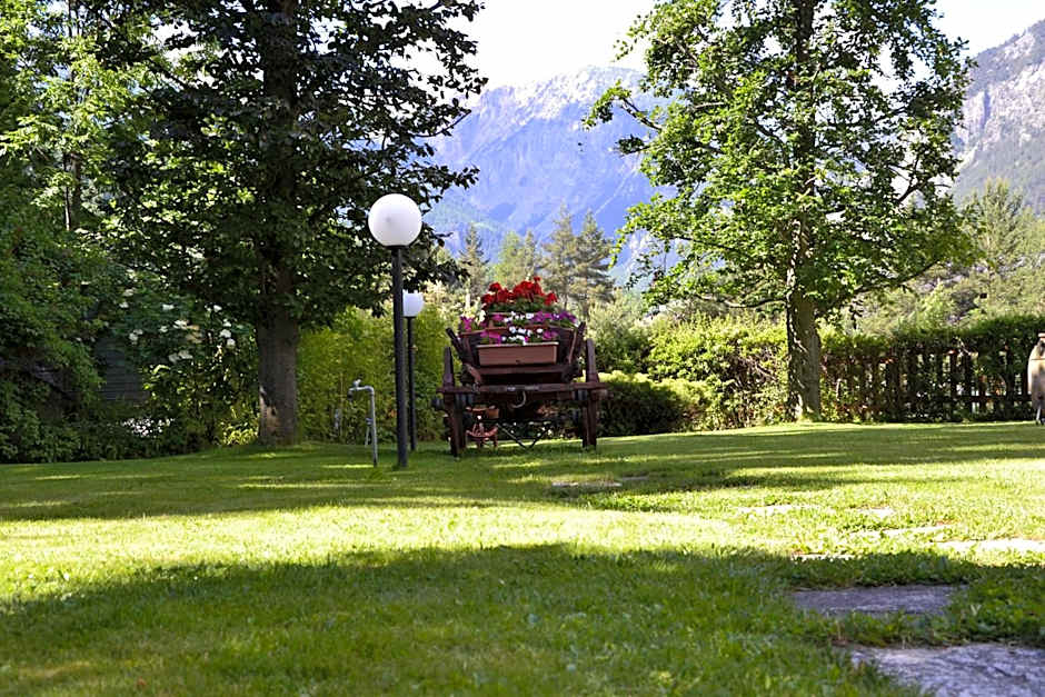 Hotel Bucaneve