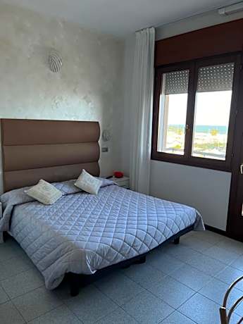Double or Twin Room with Sea View