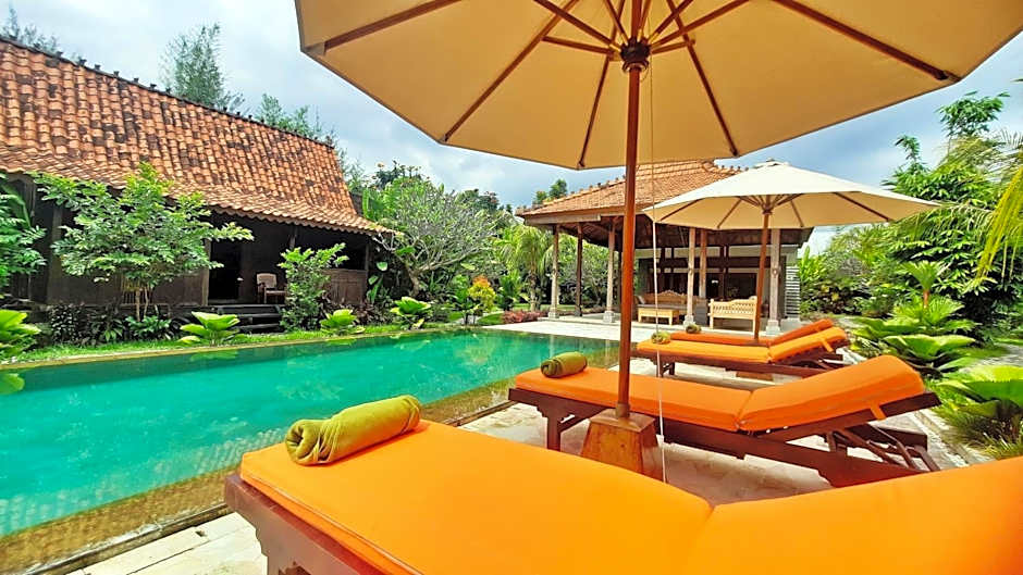 VILLA LE PETIT LEON "Authentic Traditional Wooden House"