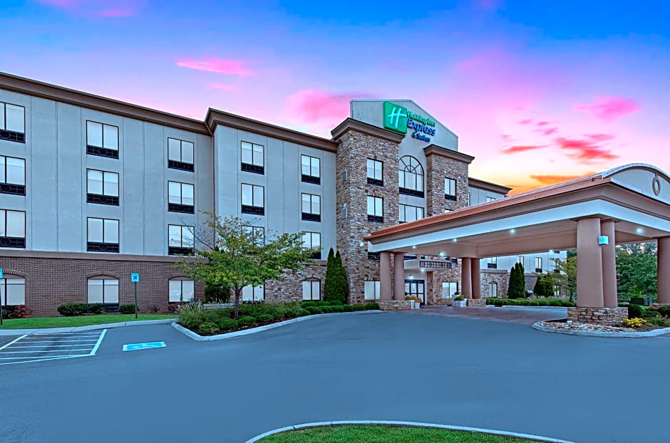 Holiday Inn Express & Suites - Cleveland Northwest By IHG