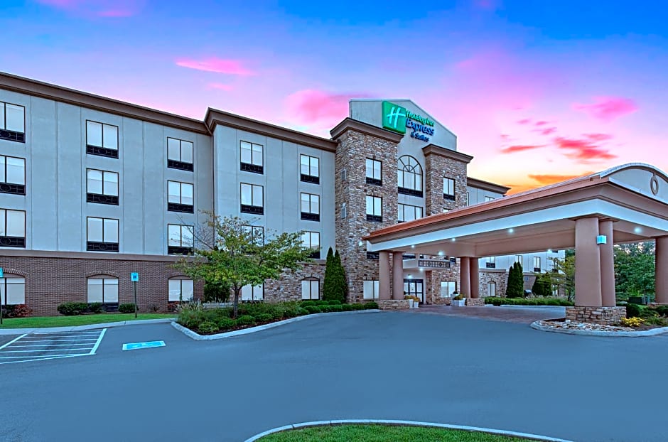 Holiday Inn Express & Suites - Cleveland Northwest