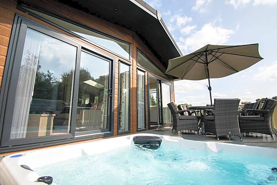 The Crucible lodge with Hot Tub