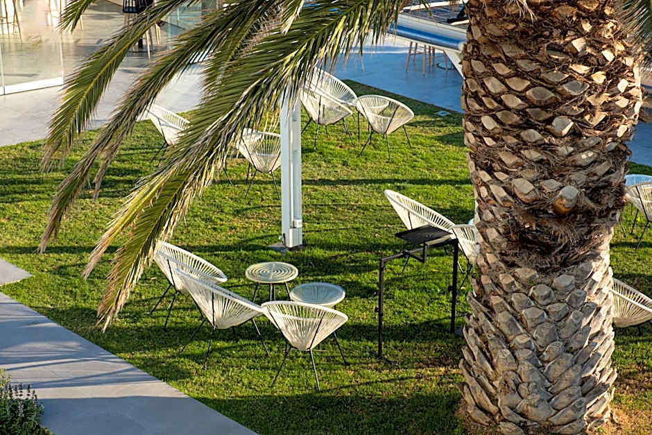 Liana Beach Hotel & Spa