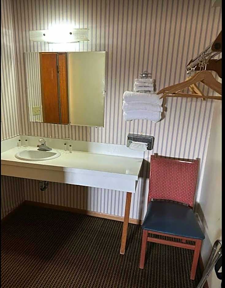 Love Hotels Western Holiday by OYO at Harlan Lake NE