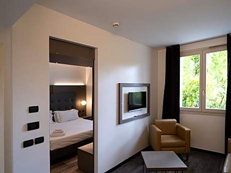 Deluxe Family Suite