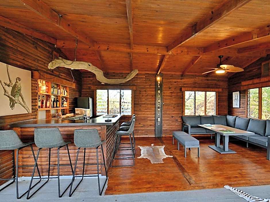 Zazu Private Bush Lodge