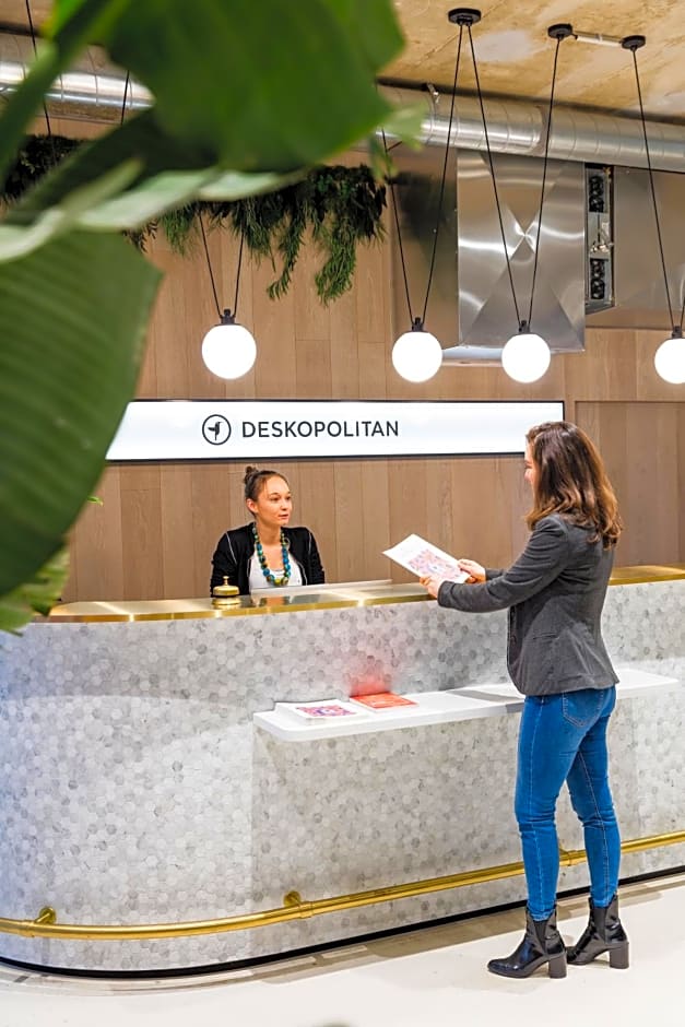 Deskopolitan House