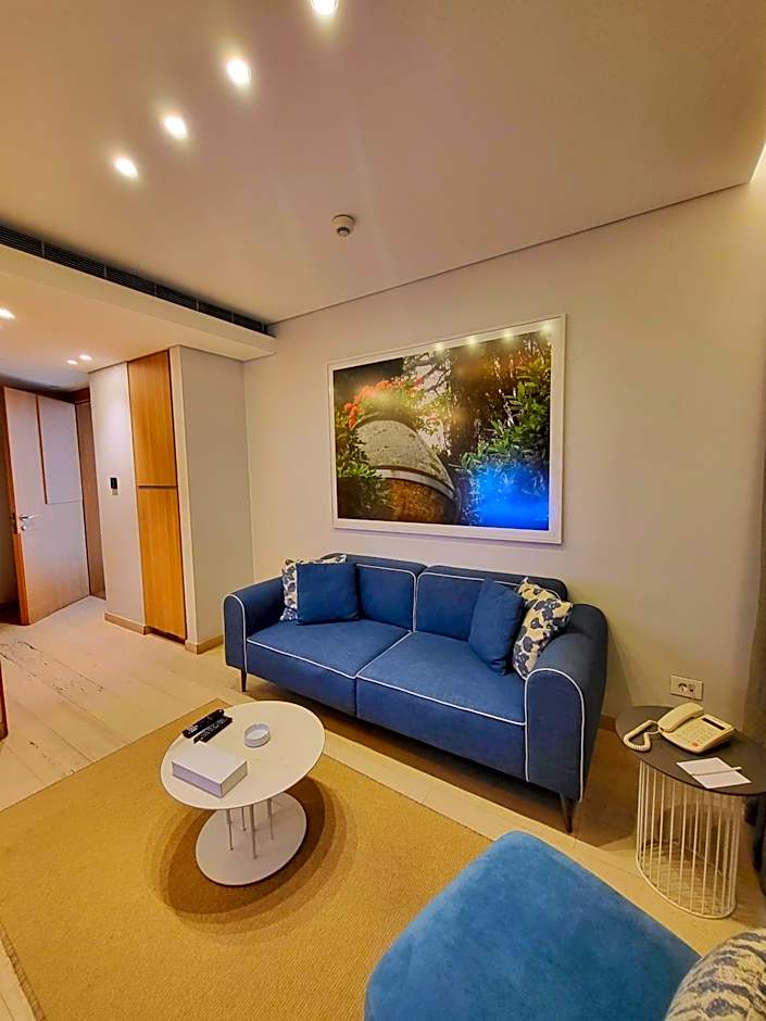 Monot Suites