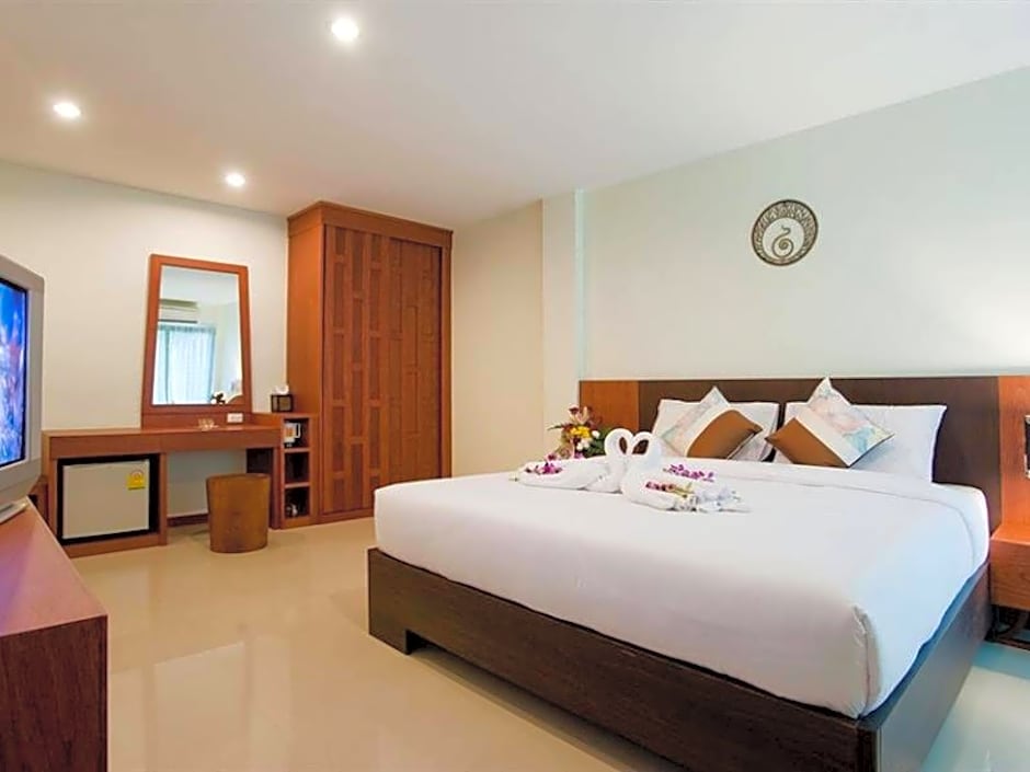 Deva Suites Patong Hotel