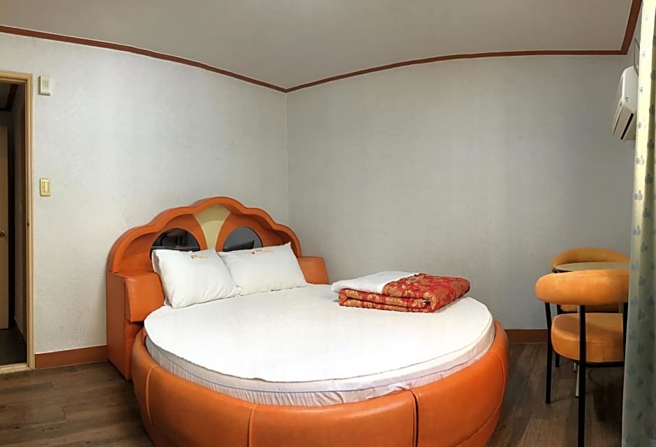 J Motel