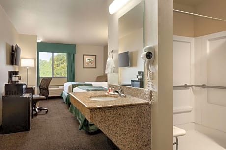 Queen Room with Two Queen Beds - Non-Smoking