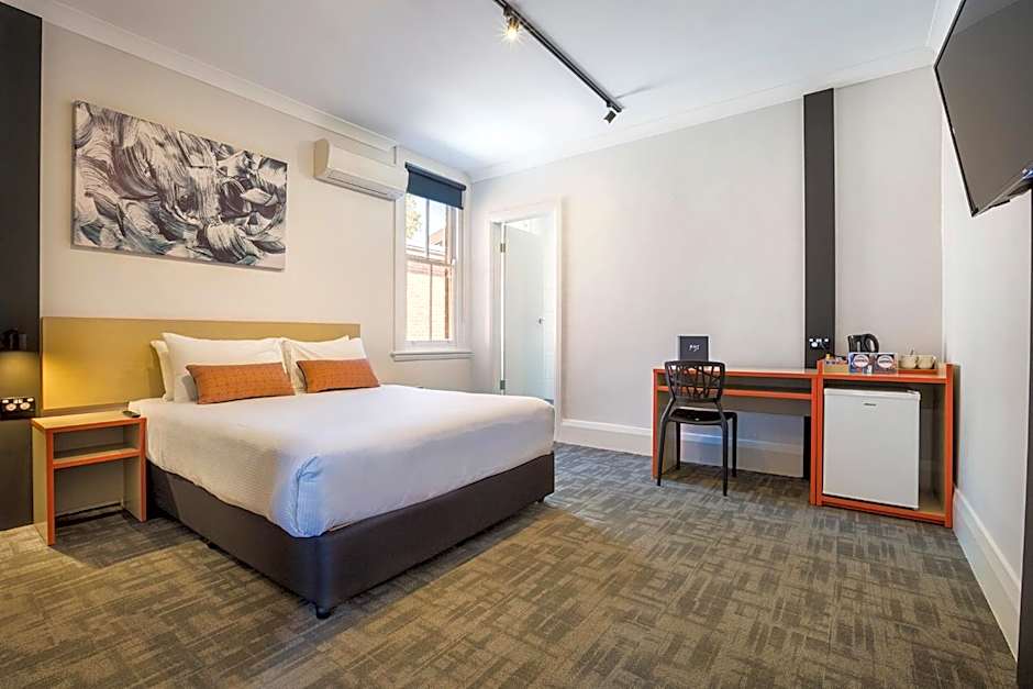 Nightcap at Regents Park Hotel