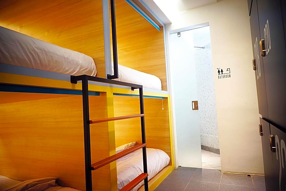 Borough Capsule Hostel Bali
