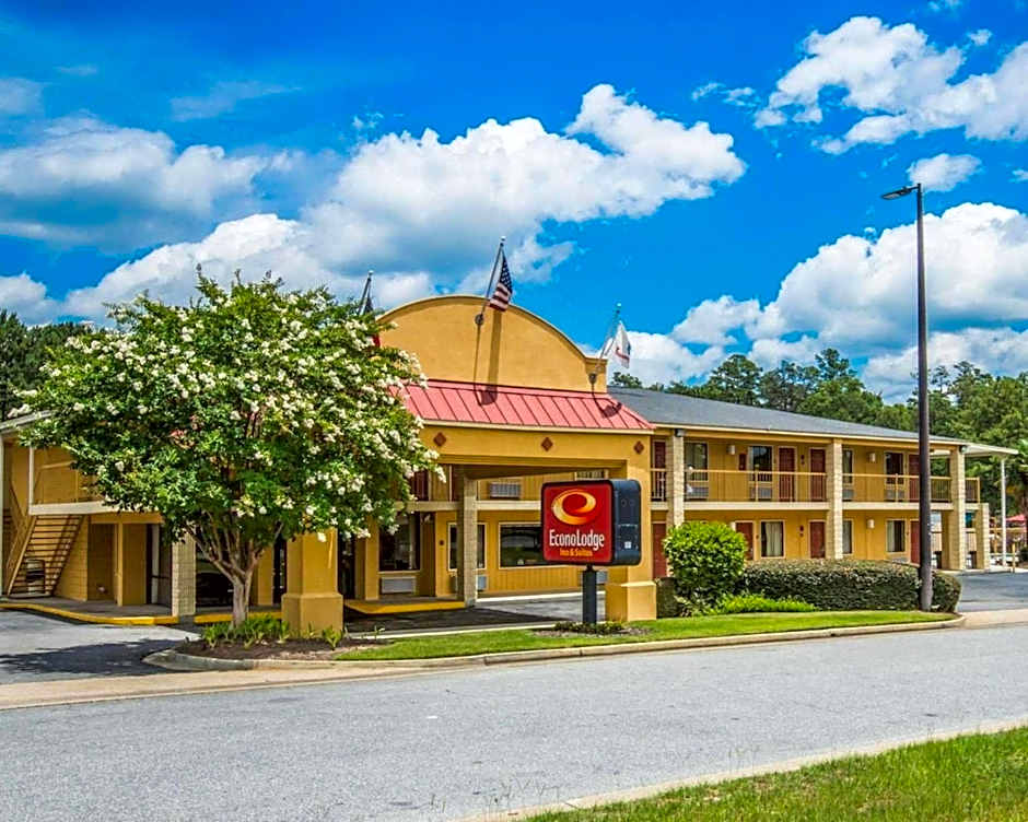 Econo Lodge Inn & Suites Columbus near Fort Benning