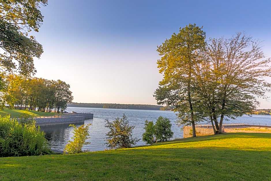 Golden Lakes Hotel