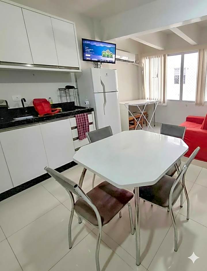 Loft 80 metros do mar na Praia Central com garagem