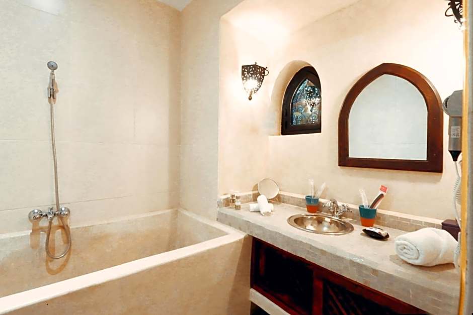 Riad ABBASSIA Marrakech Première - Authentic Medina Experience