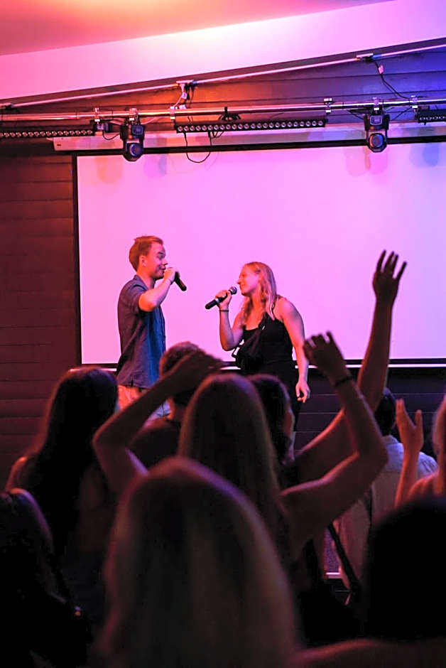 Nomads Airlie Beach Hotel