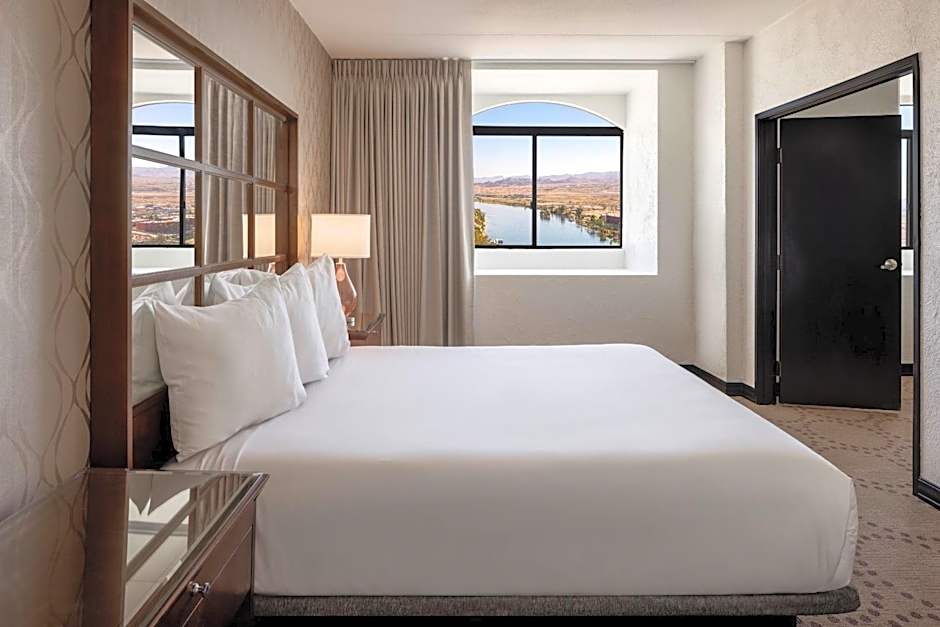 Photo 1 of 5 of Vista 1 King Bed Suite, North Tower