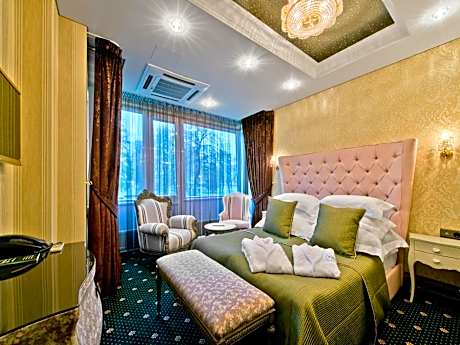 Suite with Spa Access