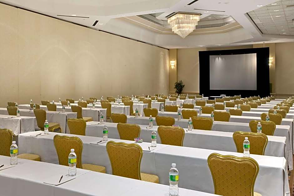 Hilton East Brunswick
