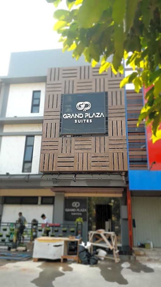 GRAND PLAZA SUITES