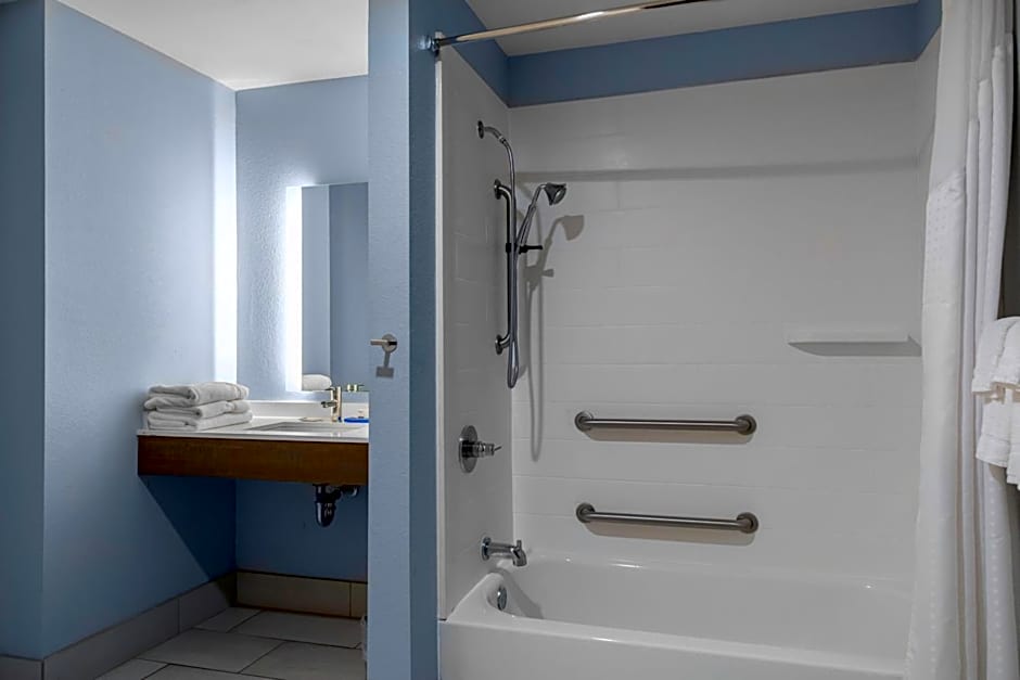 Holiday Inn Express And Suites Leander By IHG