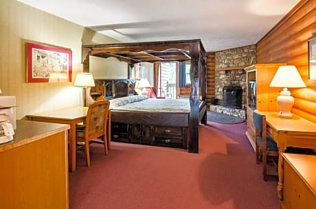 Log Cabin Motel - King Bed with Fireplace