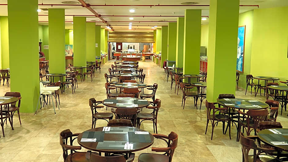 Las Piramides Resort