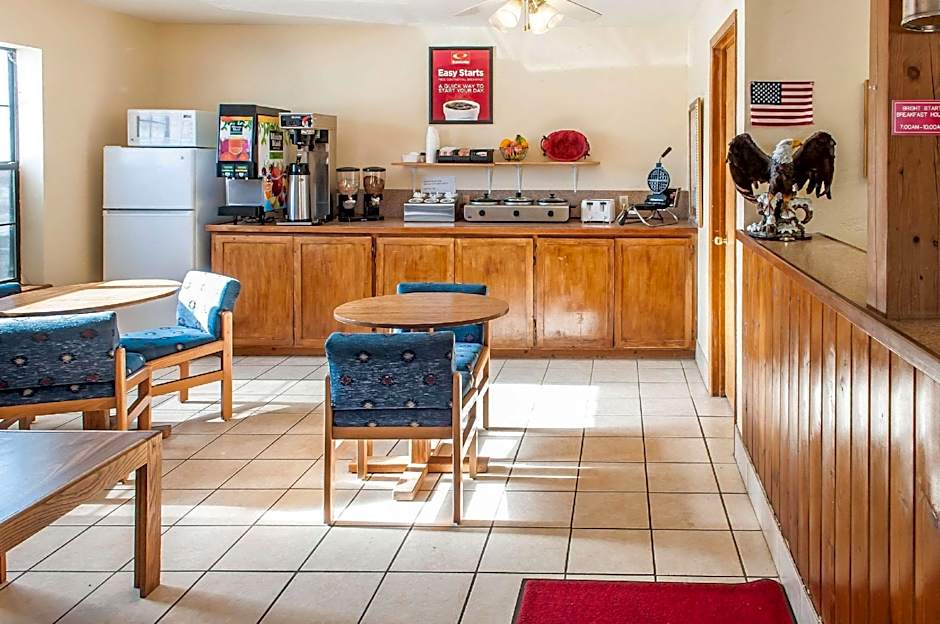 Econo Lodge Eagle Nest