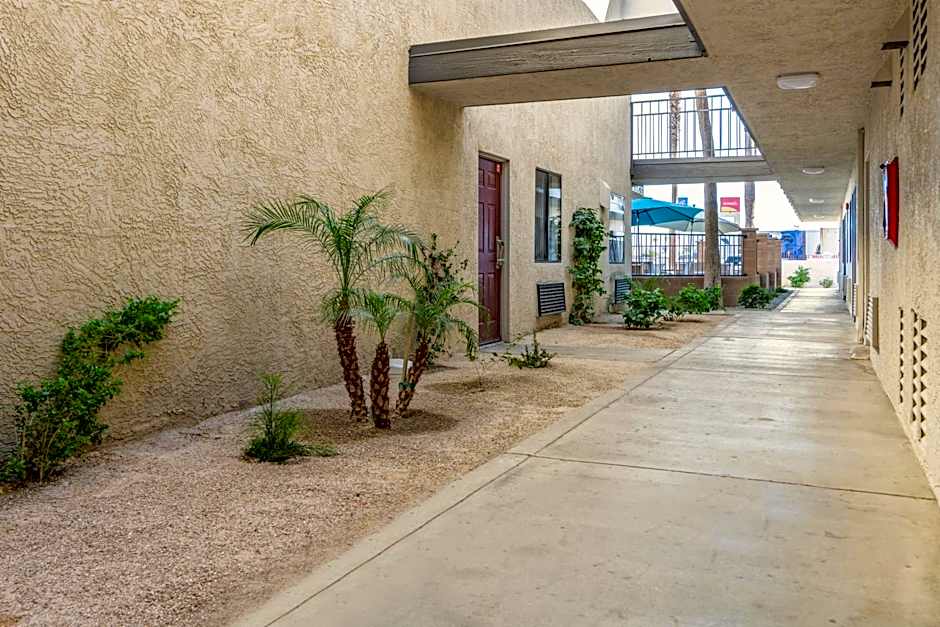 Rodeway Inn & Suites Thousand Palms - Rancho Mirage