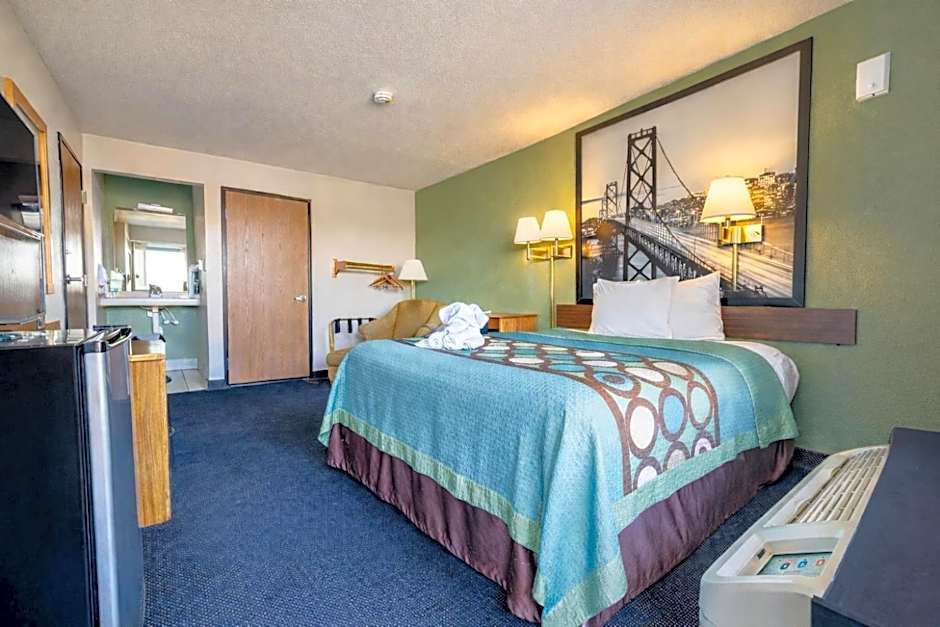 Super 8 by Wyndham Barstow