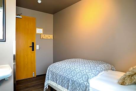 Private Single Room with Shared Bathroom