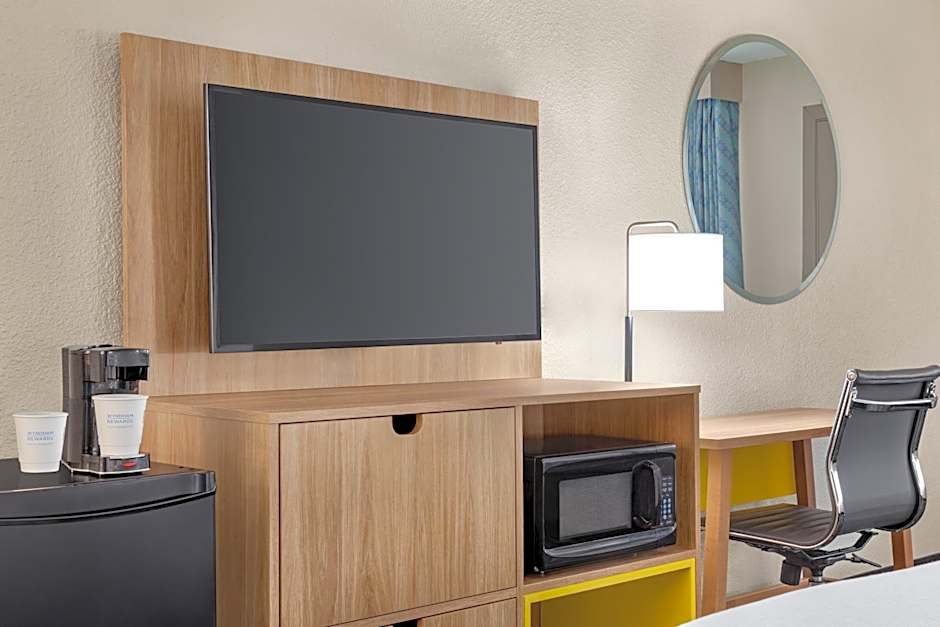 Days Inn by Wyndham Paris