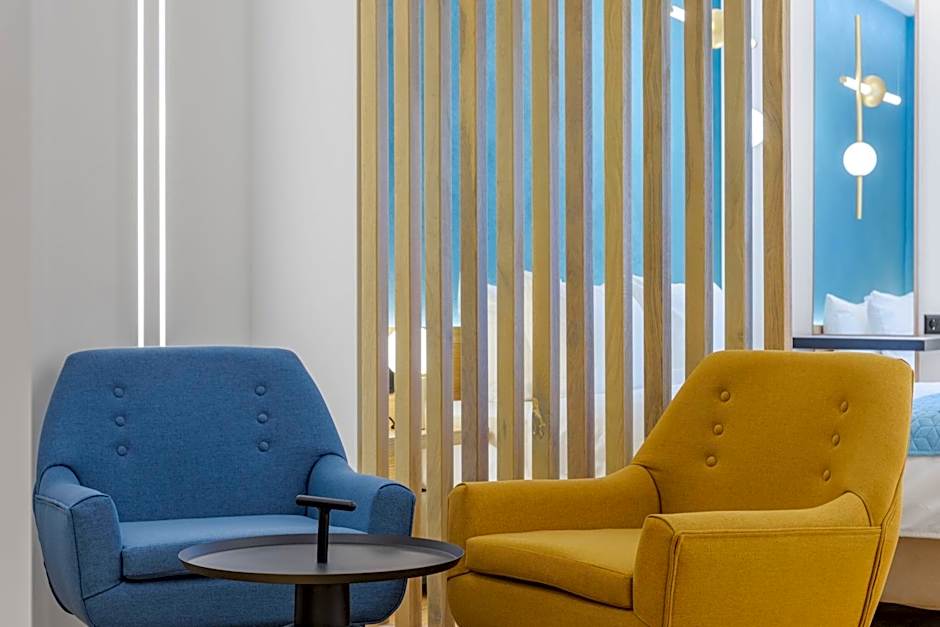 Acropolis Magenta Luxury Suites