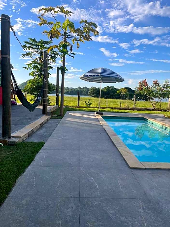 Casa com Piscina na Represa de Carlópolis