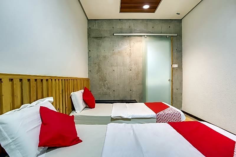 OYO 89454 Hotel Pavilion Inn