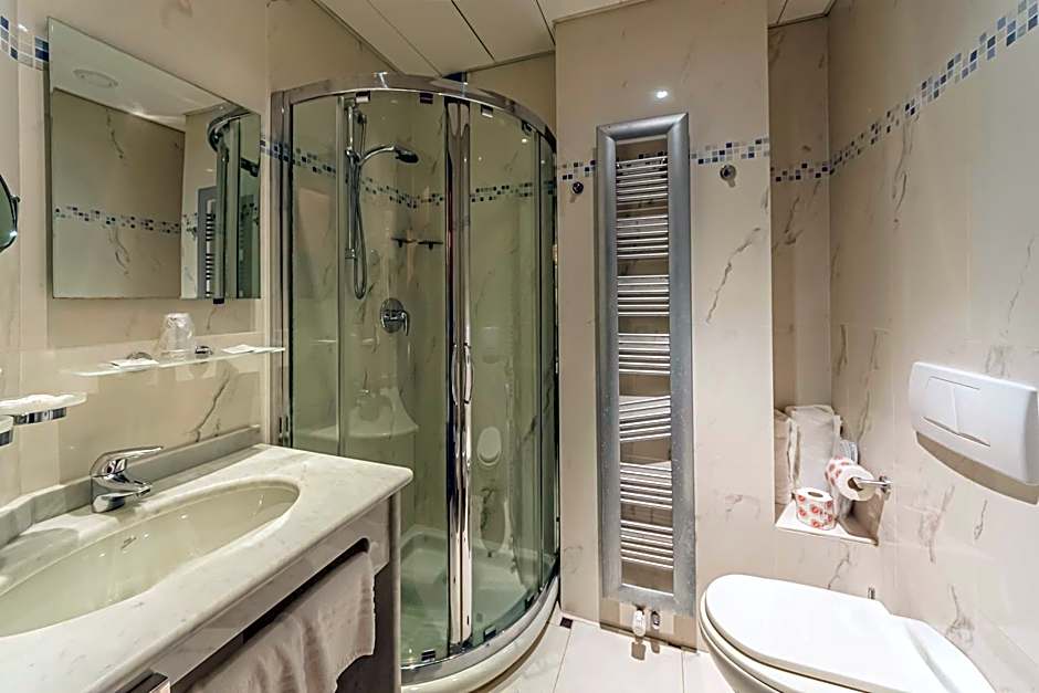 Dado Hotel International