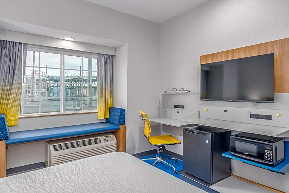 Microtel Inn & Suites By Wyndham Montgomery