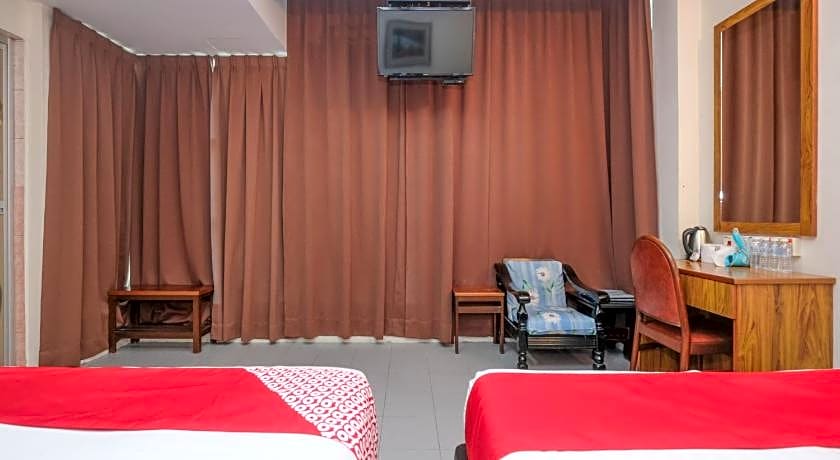 OYO 89877 Sun Triang Hotel