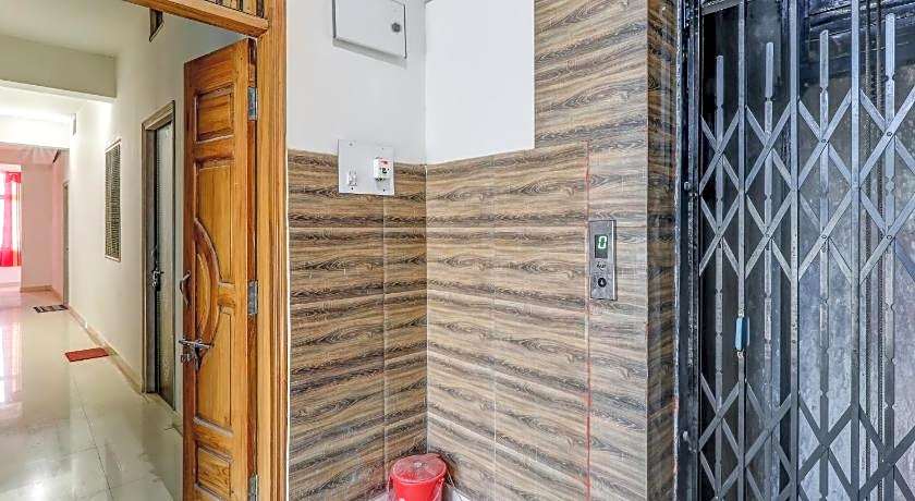 Hotel R K Palace by OYO Rooms – Patna, CO