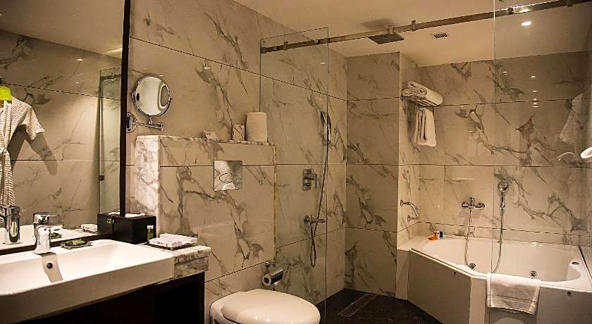 Radisson Lucknow City Center