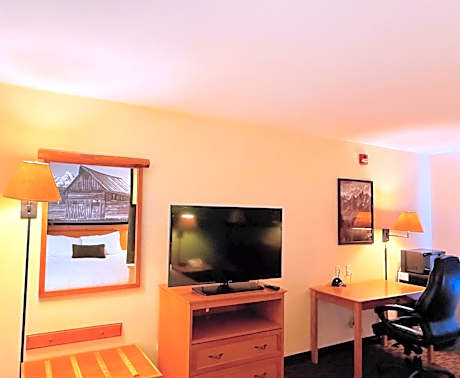 1 King Bed Suite Non-Smoking