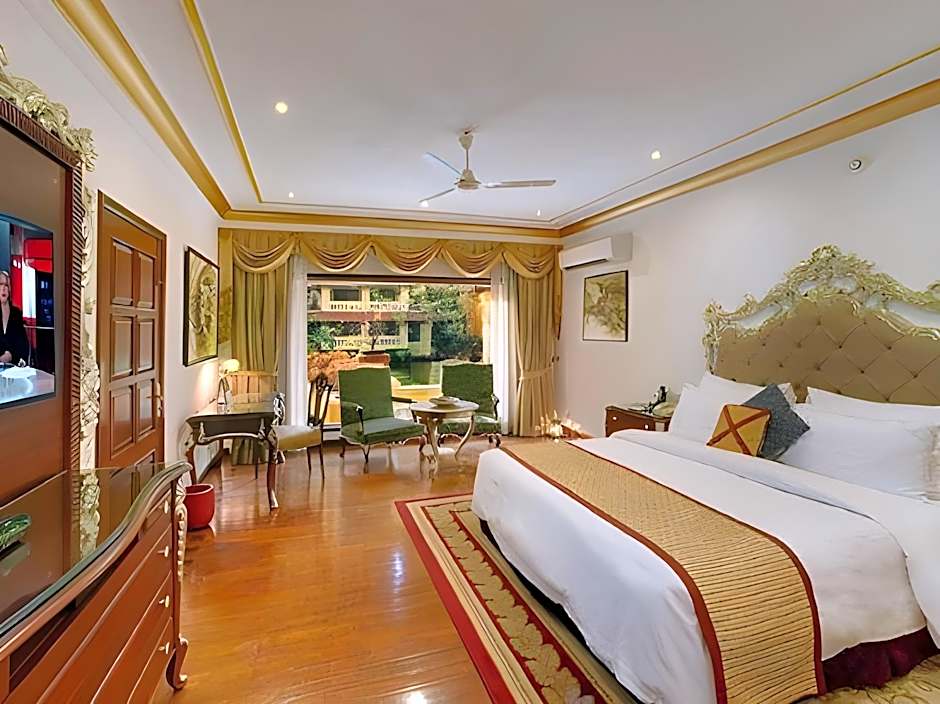 Mayfair Convention Hotel